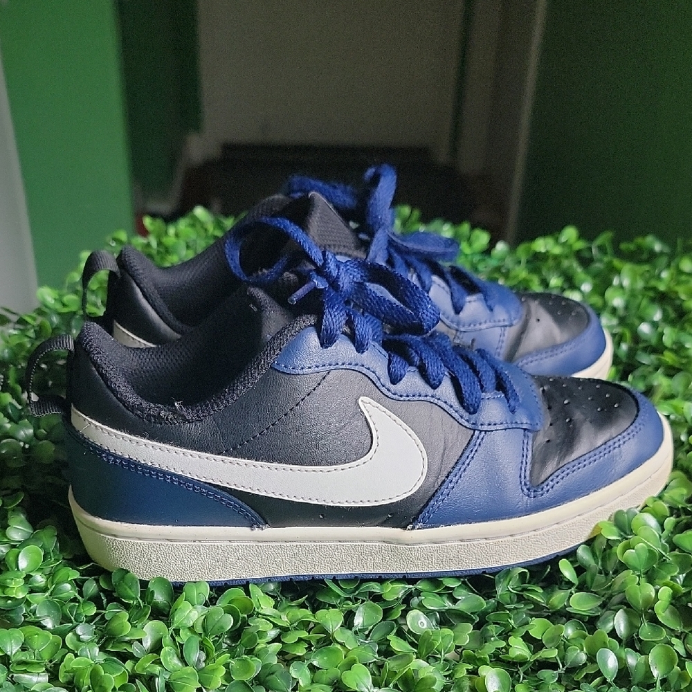 Nike Kids Navy and Black Sneakers